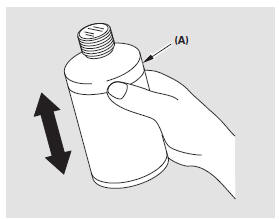 2. Den provisorischen Reparatursatz herausnehmen und Flasche (A) schütteln.
